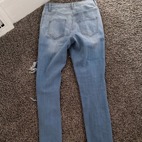 Fashion Nova Syracuse Distressed Jeans Light Wash - Picture 3 of 4